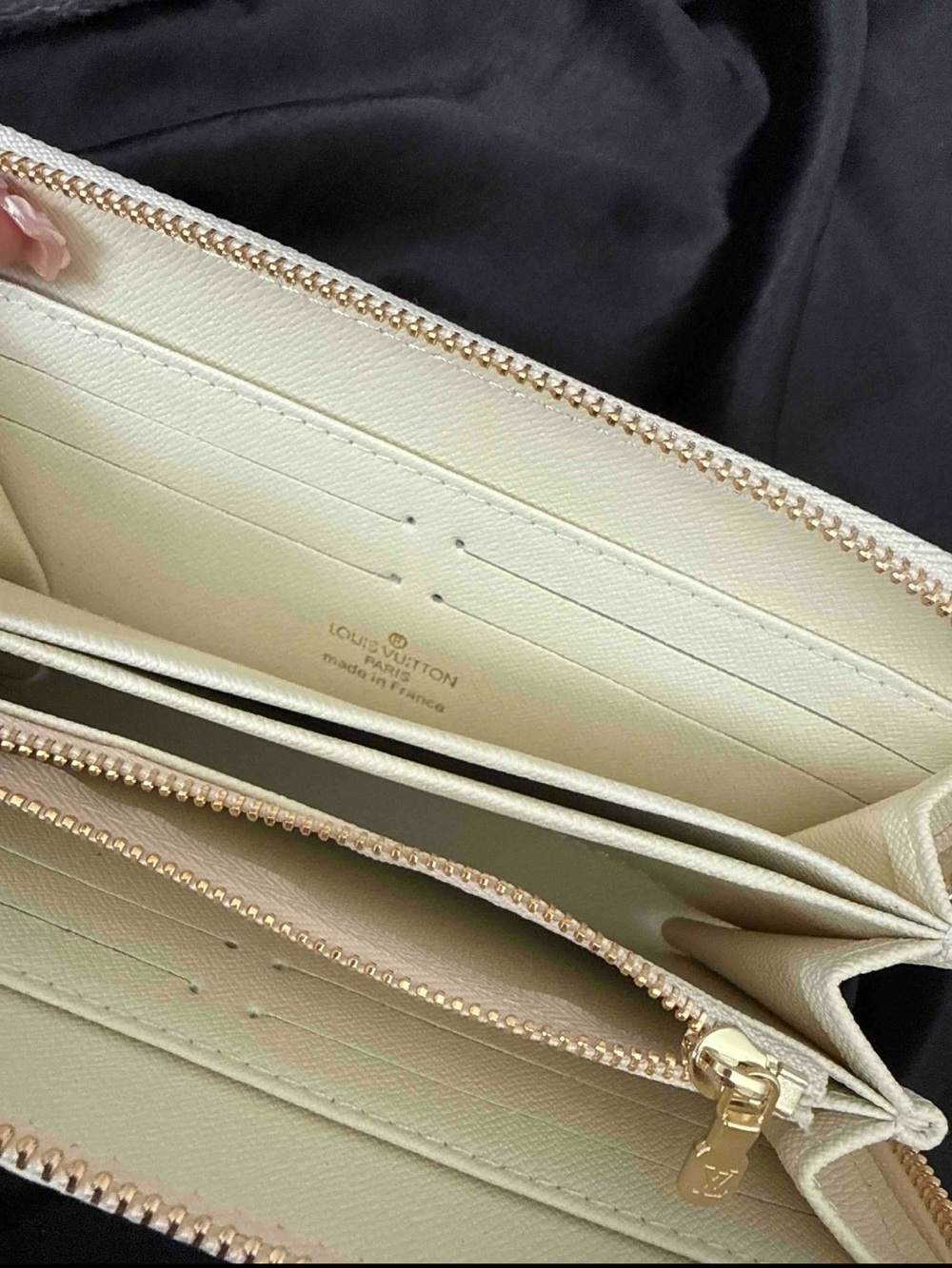 LV Wallet - Picture 4 of 5